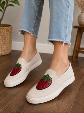 NIB Katy Perry The Kerry Strawberry Slip On Platform Sneakers Womens 7.5